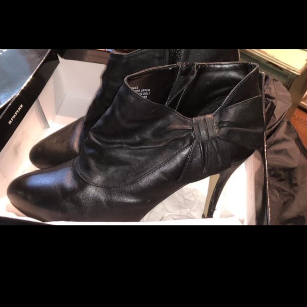 EXCELLENT COND WHBM VENICE BOOTIES SUPER COMFORTABLE GREAT WITH JEANS OR DRESSES